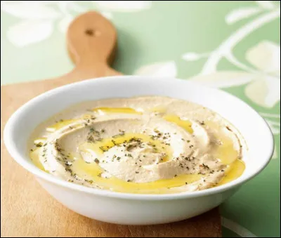 Quel est ce condiment du Proche-Orient fait de pois chiches, de purée de sésame, d'ail, de citron et d'huile d'olive ?