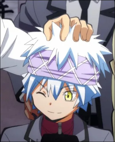 Avec qui Itona se lie-t-il d'amitié ?