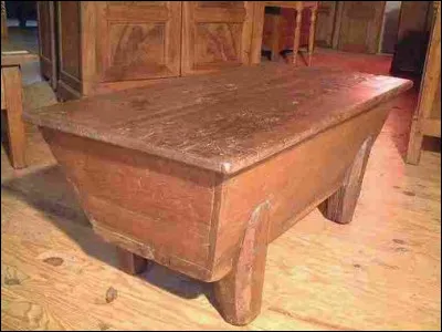 Lors de quel mois les lois romaines interdisaient-elles le mariage ?