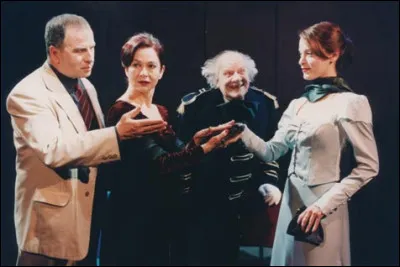 Le philosophe Jean-Paul Sartre est l'auteur de la pièce "Huis clos".