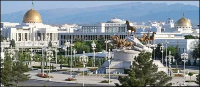 Juste à côté, le Turkménistan :