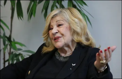 Complétez les paroles de cette chanson de Nicoletta nommée "Mamy Blue" : "Je ne reviendrai plus jamais / Dans ... que j'aimais / Où tu reposes à tout jamais / Désormais".