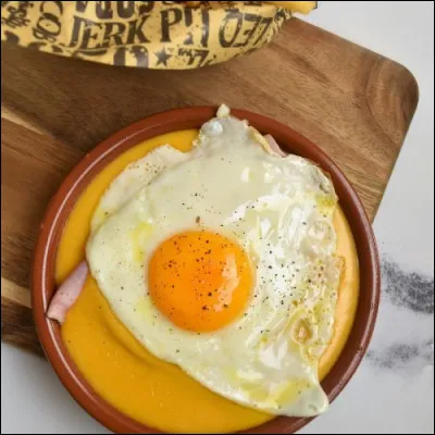 Traditionnellement, quel fromage est utilisé pour la préparation du welsh ?