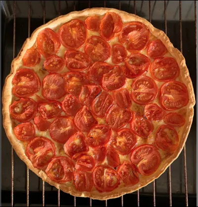 Quelle est cette tarte napolitaine à la tomate, plat emblématique de la culture italienne ?