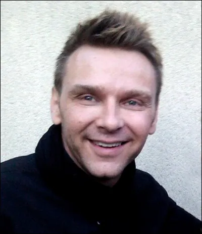 Avant de se lancer dans une carrière d'humoriste, quel métier exerçait Jean-Philippe Janssens, dit Jeanfi ?