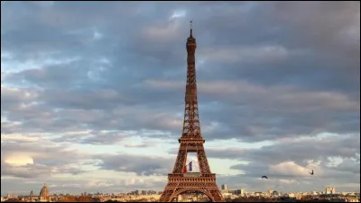 La tour Eiffel a été construite par George Eiffel.
