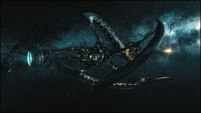 « Alors que 5000 passagers endormis pour longtemps voyagent dans l'espace vers une nouvelle planète, deux d'entre eux sont accidentellement tirés de leur sommeil artificiel. »