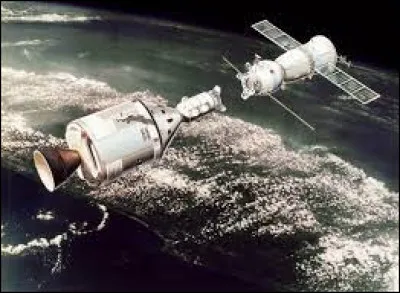 En quelle année la mission Apollo-Soyouz, union entre les États-Unis et l'Union soviétique s'est-elle déroulée ?