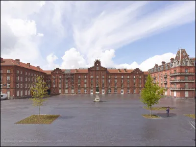 Dans quel département verrez-vous le "Familistère", ensemble de bâtiments édifiés pour le logement des ouvriers, en inspiration du phalanstère de Fourier ?