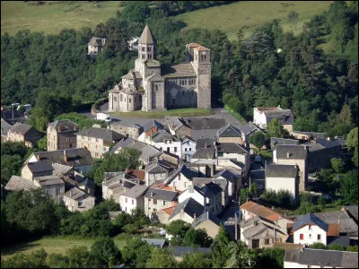 Dans quel département verrez-vous le village de Saint-Nectaire et son église romane ?