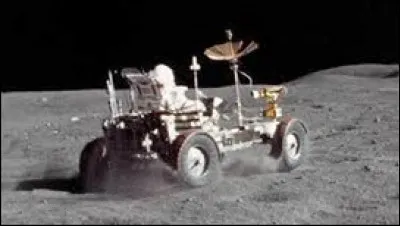 Quelle mission a utilisé ce premier véhicule lunaire ?
