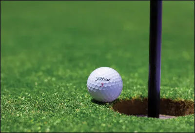 Au golf quand la balle rentre dans le trou en deux coups, cela s'appelle...