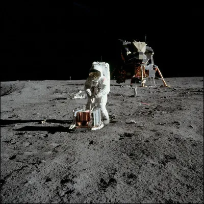 Quel est le premier mot que Neil Armstrong ait prononcé sur la Lune ?