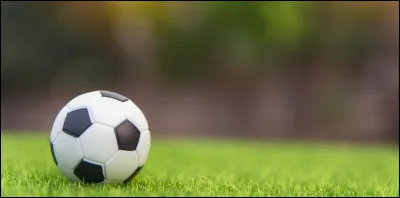 Au football où joue le libéro ?