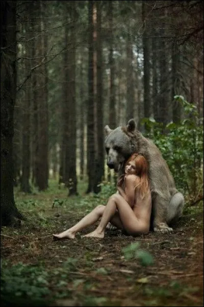 Chasseresse et suivante de la déesse Artémis, sera métamorphosée en ourse pour avoir été prise par Zeus. Qui est-elle ?