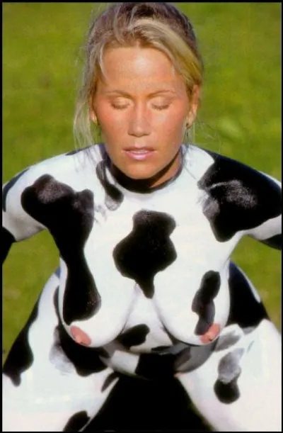 Zeus fut obligé de transformer cette jeune prêtresse en génisse, afin que son épouse Héra ne soupçonnât pas son infidélité. Qui est-elle ?