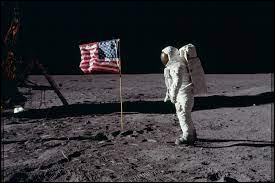 Enfin, dernier personnage, qu'était Neil Armstrong, premier homme à marcher sur la Lune ?