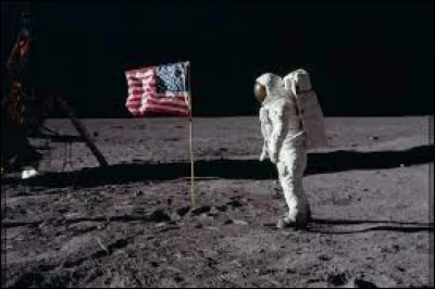 Enfin, dernier personnage, qu'était Neil Armstrong, premier homme à marcher sur la Lune ?
