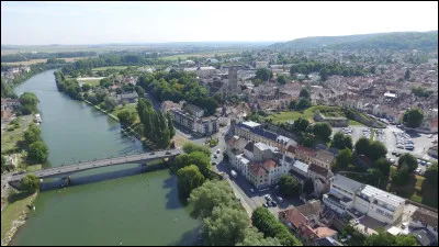 Cette ville de 9 500 habitants, située dans le nord-ouest de l'Île-de-France, c'est ...