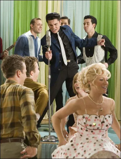 Tu as &eacute;t&eacute; choisi pour &ecirc;tre dans le �Corny Collins Show�. Que fais-tu ?