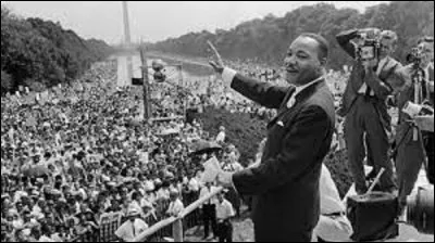 28 août 1963 : 
Martin Luther King fait un rêve. Dans une Amérique encore très ségrégationniste, surtout dans les États du Sud, plus de 200 000 personnes sont rassemblées pour une marche de protestation contre la discrimination raciale et pour la reconnaissance de l'égalité des droits civiques. Dans quelle ville eut lieu cette marche ?