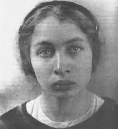 30 août 1918 : 
Quel homme politique russe, Fanny Lefimovna Kaplan tente-t-elle d'assassiner de trois coups de feu, deux qui le blesseront à l'épaule gauche et au poumon, et le troisième traversant son manteau ?