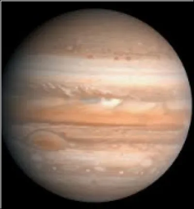 Quelle est cette grande planète ?