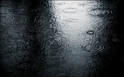 Il existe dans l'espace de vastes bulles d'eau flottantes semblables à de gigantesques piscines.