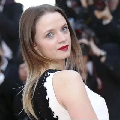 Dans quel film Sara Forestier incarne-t-elle une femme qui s&eacute;duit les hommes pour les faire changer d�opinion politique ?