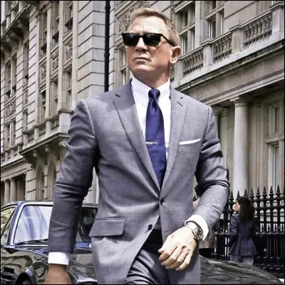 Dans quel lieu, qui est royal pour James Bond, peut-on voir un pit boss s�occuper de baccara ?