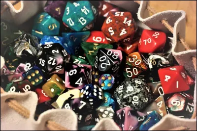 Quelle est la nationalité de l'écrivain George Powers Cockcroft, auteur du livre « LHomme-dé » ?