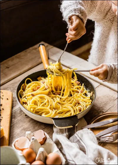 Panzani : c'est la marque de pâtes que j'ai choisie pour élaborer les pâtes à la carbonara ! Mais méfiez-vous, c'est la vraie recette italienne ! Quels ingrédients lui sont indispensables ?