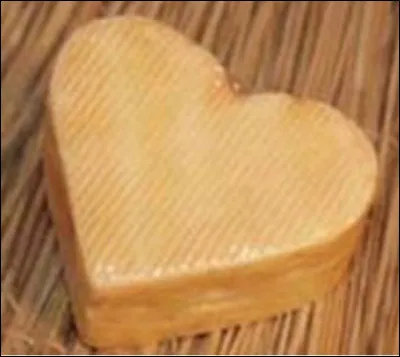 Quel est ce fromage en forme de coeur au lait cru de vache, un maroilles, spécialité du chef-lieu du Pas-de-Calais ?