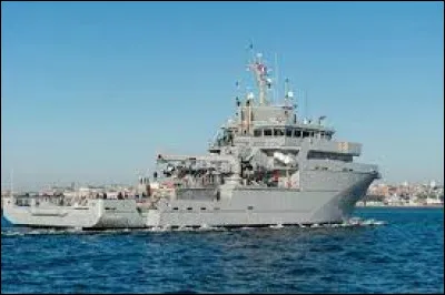 Huit navires de la Marine nationale française ont été baptisés à son nom : on cherche une planète naine, ma réponse vous sera donc simple à trouver !