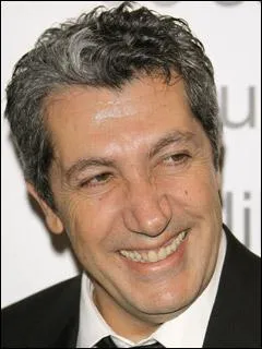 Avec quelle chanteuse, Alain Chabat est-il rest quelque temps ?