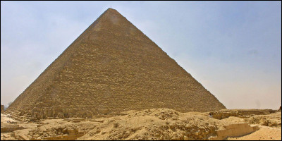 Quel est le nom de cette pyramide égyptienne, la seule des 7 Merveilles du monde encore debout ?