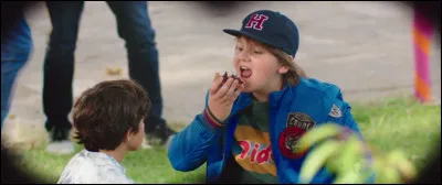 D'où venaient les excréments des mini-tartelettes faites par la mère, pour piéger un harceleur ?