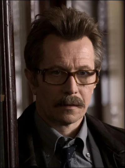 Quel acteur joue James Gordon ?