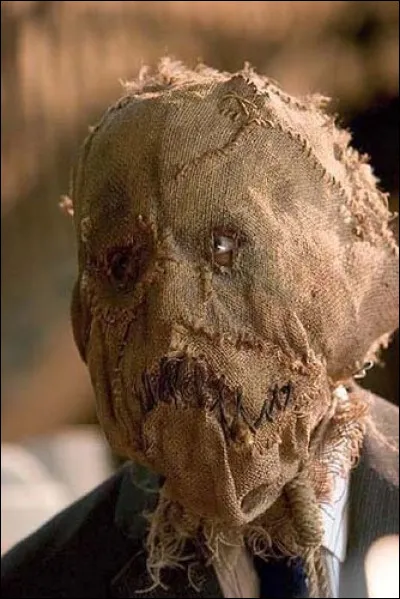 Quel acteur joue Jonathan Crane/Scarecrow ?