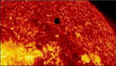 Quelle est la température du Soleil à la surface (en °C) ?