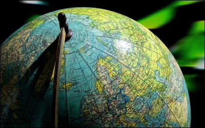 En 1533, j'ai affirmé que la Terre tournait autour du Soleil :