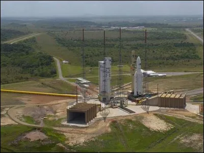 Près de quelle ville ''La base de lancement française et européenne'' est-elle située ?