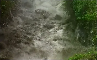 Survenu avec le passage du cyclone Dina, la R&eacute;union a connu de nombreuses crues. En quelle ann&eacute;e, cette catastrophe a-t-elle frapp&eacute; l'&icirc;le ?
