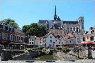 Dans quel département se trouve la ville d'Amiens ?