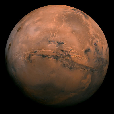 À combien de km Mars se situe-t-elle du Soleil (environ) ?