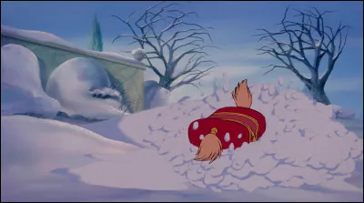 En quoi a été transformé le chien Sultan lors de la malédiction de la Bête dans « La Belle et la Bête » ?