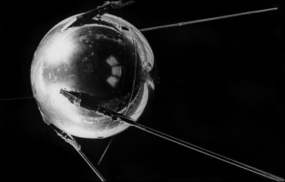 A quelle date Spoutnik, le premier satellite artificiel, a-t-il été lancé ?
