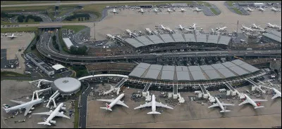 Dans quel pays se situe le plus grand aéroport du monde ?