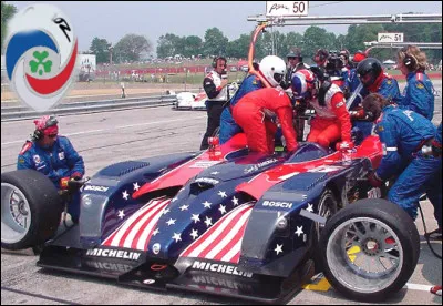 Quel est ce constructeur am&eacute;ricain sp&eacute;cialis&eacute; dans la comp&eacute;tition automobile et dont le logo comporte un tr&egrave;fle ?