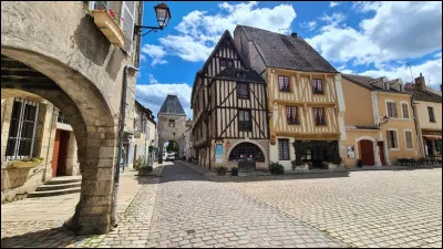 Dans quel département pourrez-vous visiter le village de Noyers-sur-Serein ?